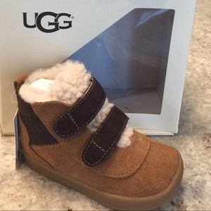 Uggs kids sz 4.5